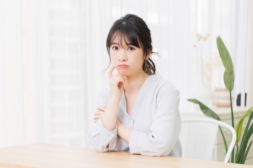 退職代行を使うのは甘えか悩む人のイメージ